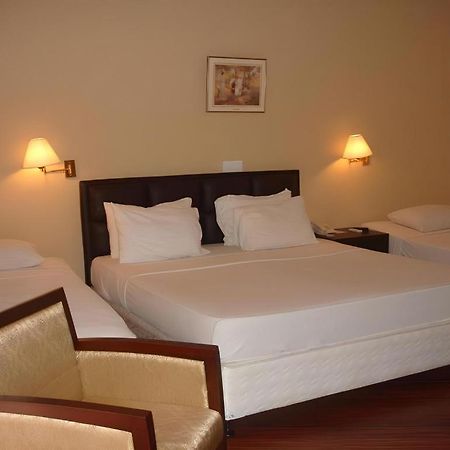 Devon Hotel Канді Екстер'єр фото