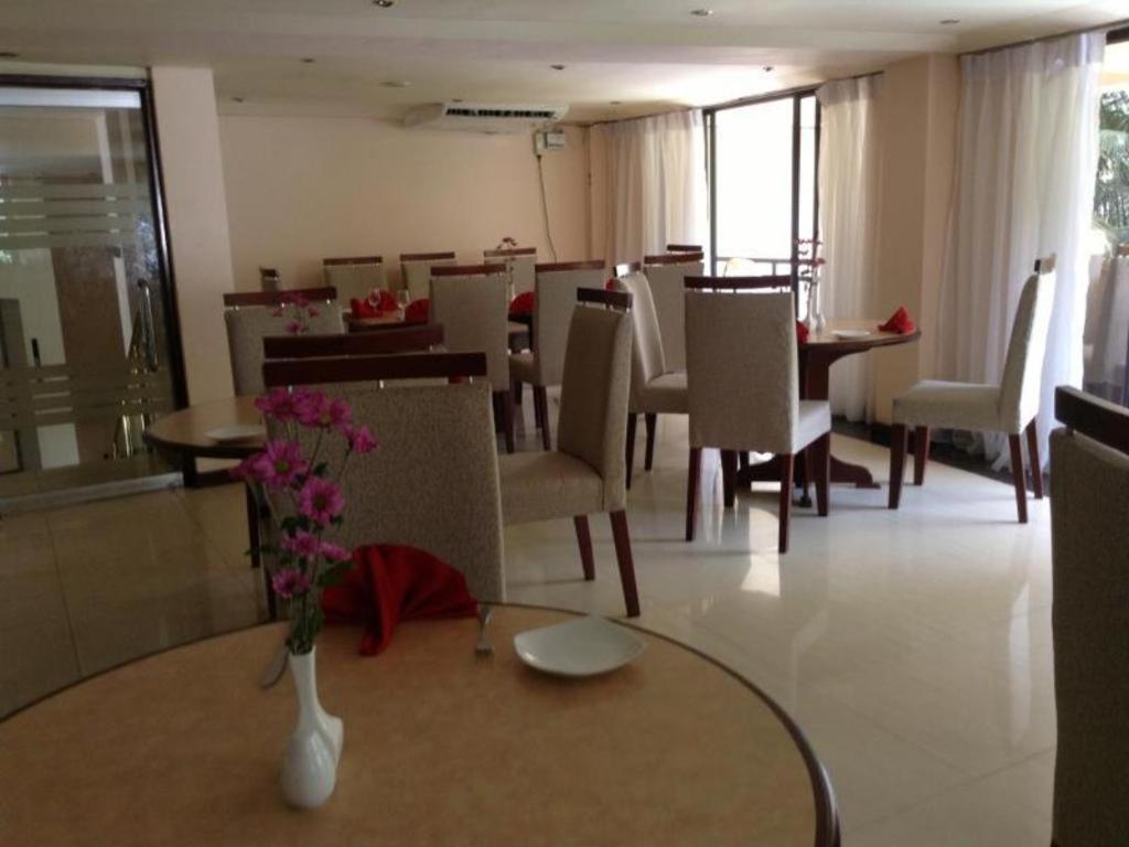 Devon Hotel Канді Екстер'єр фото