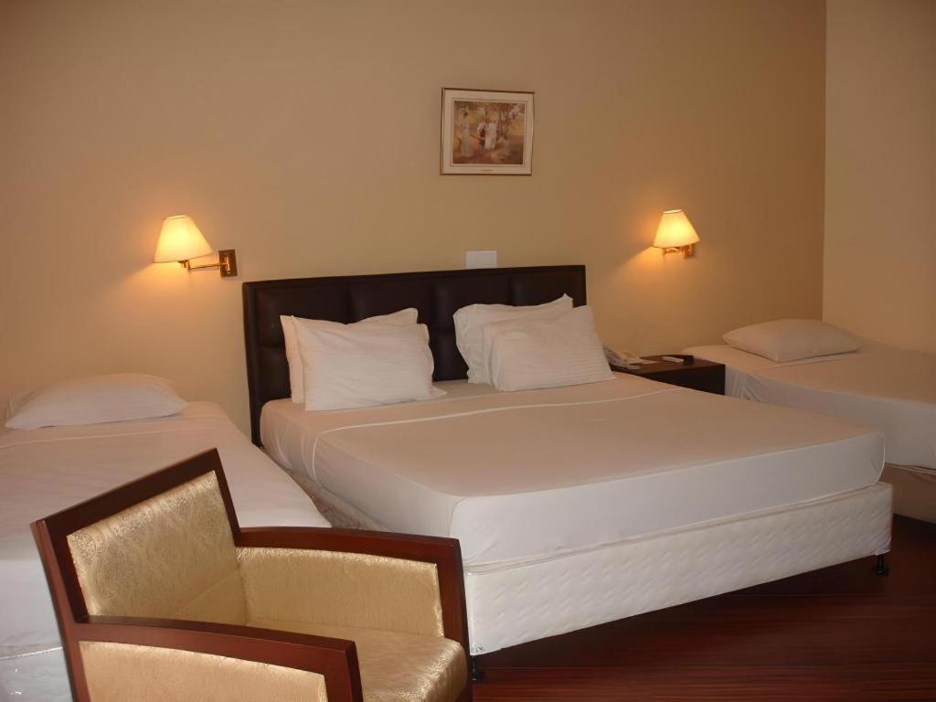 Devon Hotel Канді Екстер'єр фото