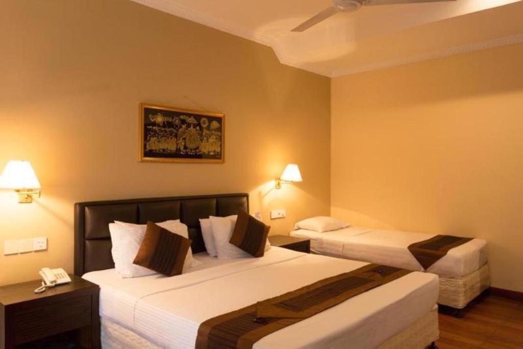 Devon Hotel Канді Екстер'єр фото