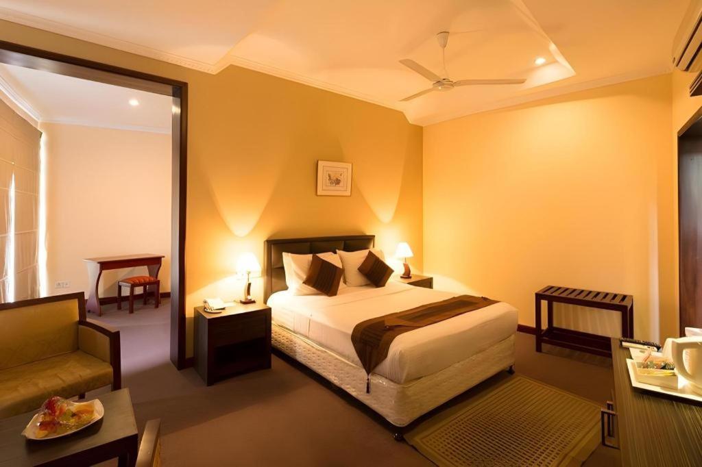 Devon Hotel Канді Екстер'єр фото