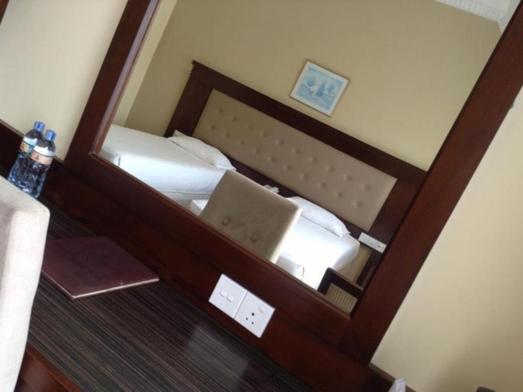 Devon Hotel Канді Екстер'єр фото
