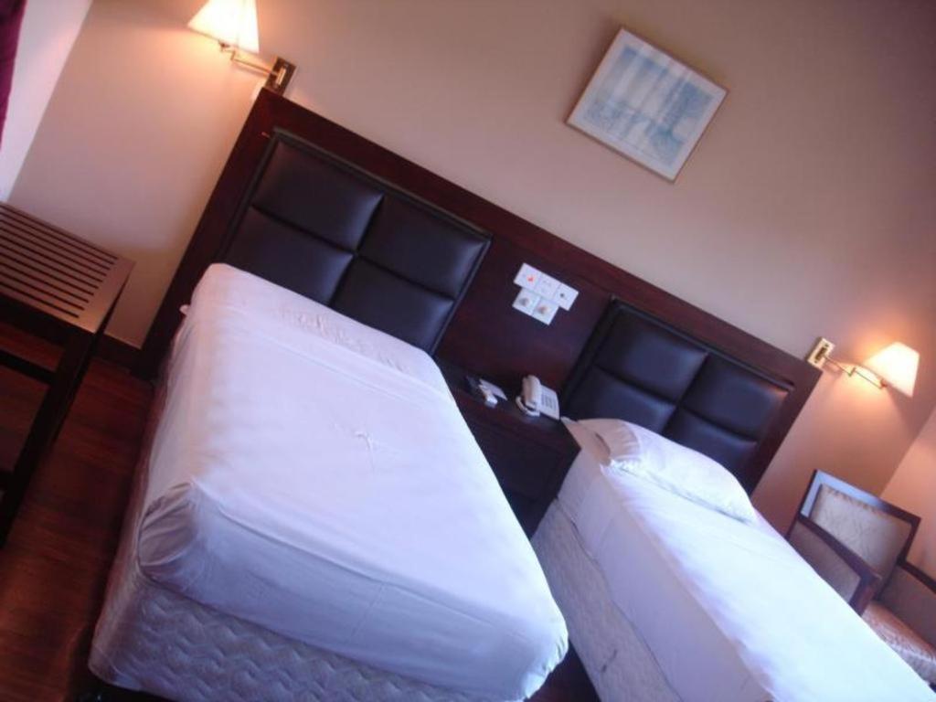 Devon Hotel Канді Екстер'єр фото
