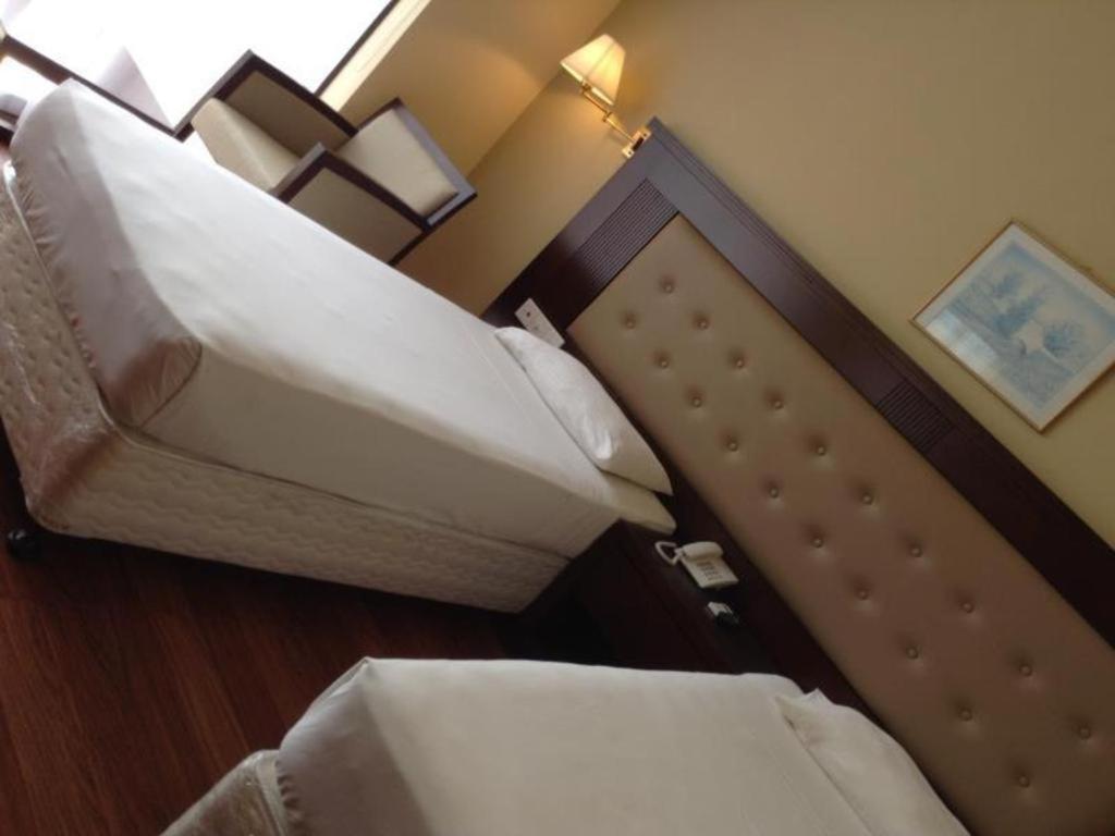 Devon Hotel Канді Екстер'єр фото