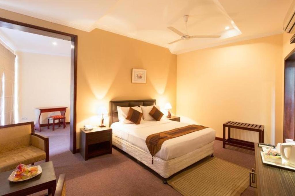 Devon Hotel Канді Екстер'єр фото