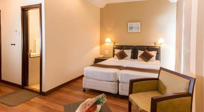 Devon Hotel Канді Екстер'єр фото