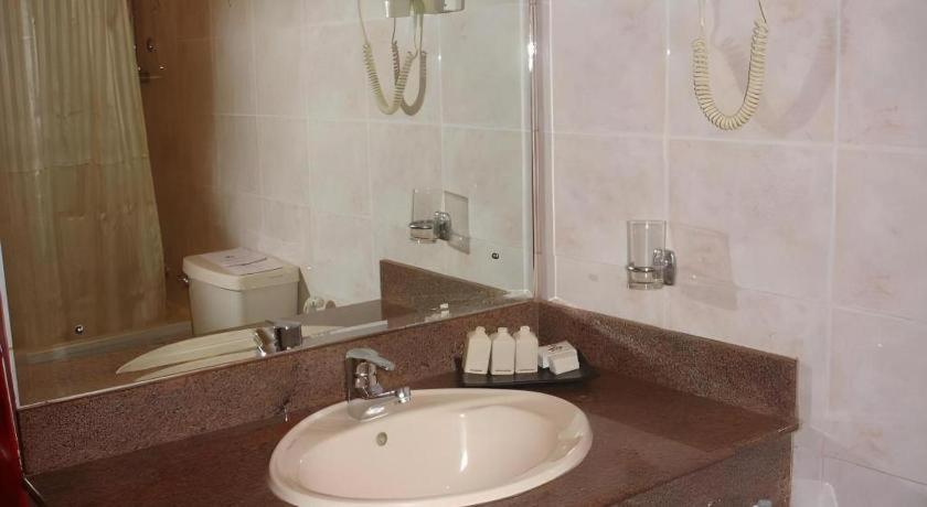 Devon Hotel Канді Екстер'єр фото