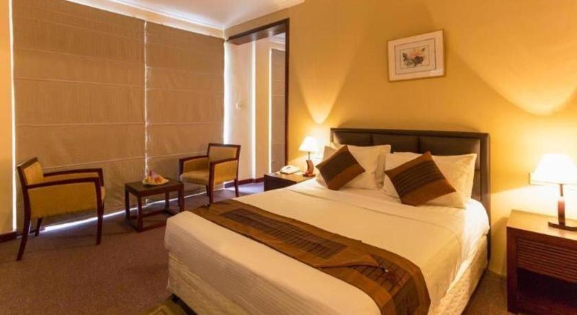 Devon Hotel Канді Екстер'єр фото