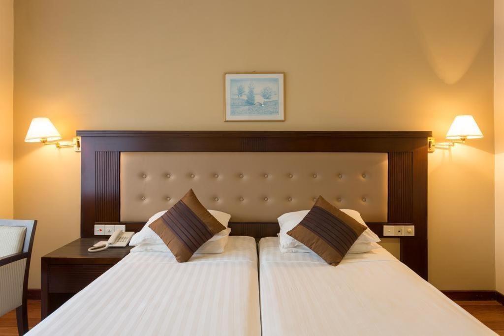 Devon Hotel Канді Екстер'єр фото